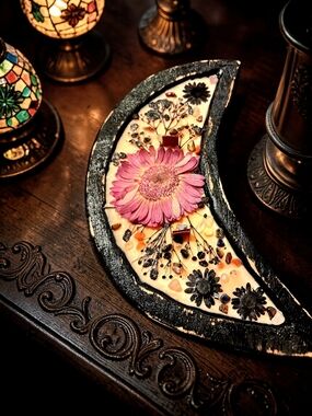 Hand Crafted , Wicked Worthy Wax, The Shock Moon candle